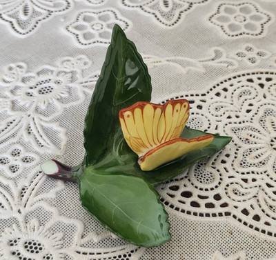 VINTAGE Herend Figurine Hand Painted Butterfly on Leaves #6476, Hungary