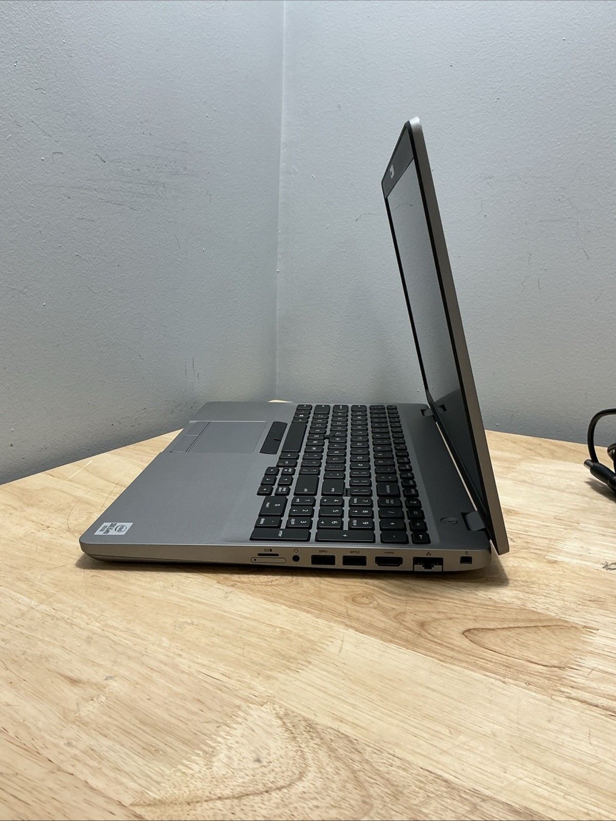 Dell Latitude 5510, 15.6-Inch Laptop, with intel core i5-10310u, 512gb SSD (Solid State Drive), Windows 11 Pro