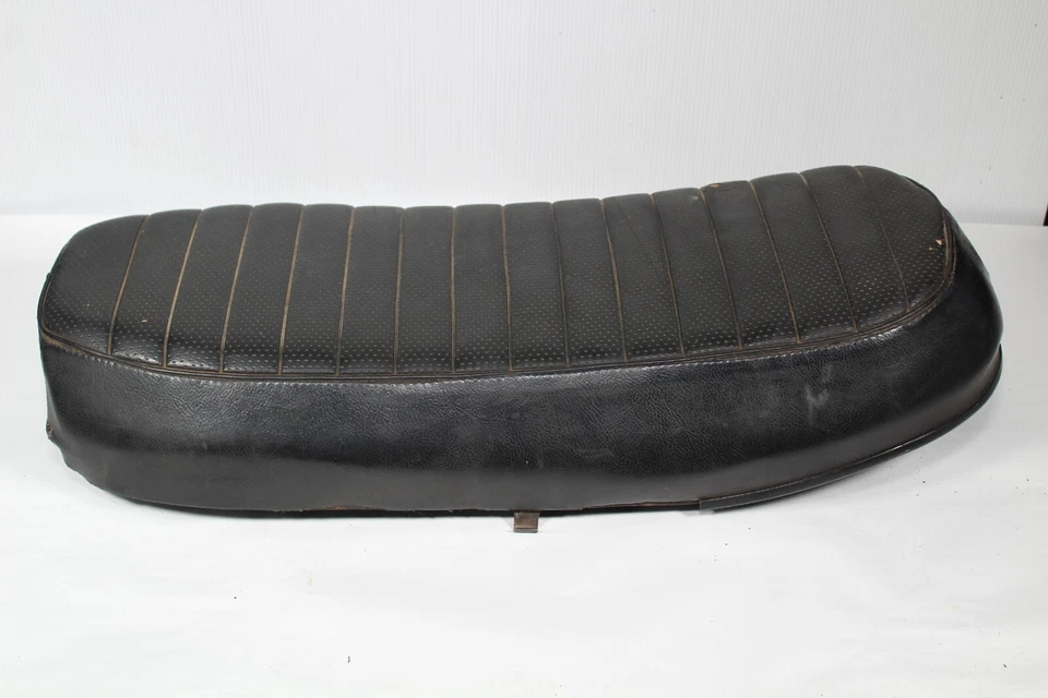 1971-72 Triumph Bonneville 650 Twin Seat T120R TR6R Seat 650 F13634 P4439 - Imagem 3 de 4