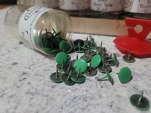 Thumb Tacks - GREEN Lot of 500 - Flat Head - Metal - Picture 3 of 5