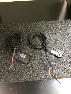 KEYENCE FS-N Series Digital Fiber Optic Sensor Lot of 2 FS-N11MN