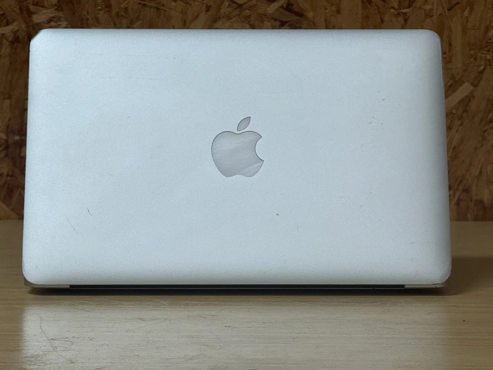 Apple MacBook Air 11 inch, Mid 2013, 256GB SSD, Intel i5 1.3GHz, 4GB RAM  - Image 4 of 4