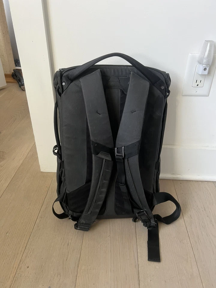 Peak Design Everyday Backpack | 20L Camera Backpack | Black (BBB-20-BK-1) - Used - Image 2 of 4