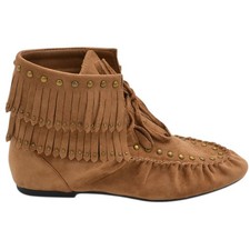 Stivaletto indianino basso in suede beige con borchie dorate e frange mocassino 