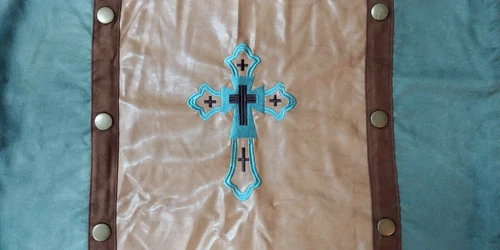HiEnd Accents Las Cruces Bed Set - Thumbnail 2