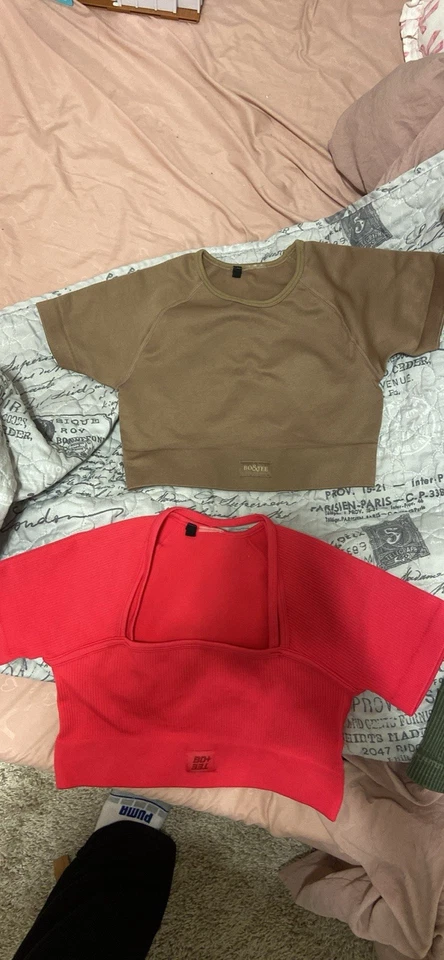 Free People And Bo + Camiseta Atlética Lote Talla Pequeña Prendas para el torso y Pantalones Cortos Foto 2 de 4