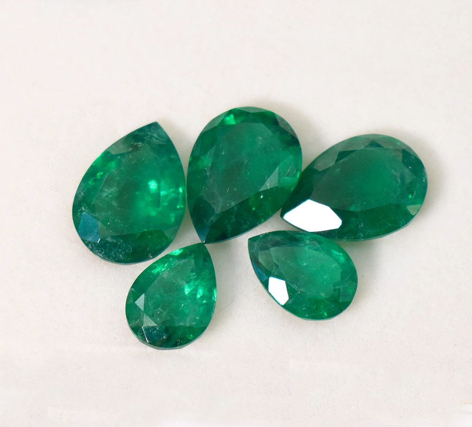 Lab Emerald With Inclusion Pear Cut Vivid Green Loose Calibrated Gemstone - Image 2 of 4