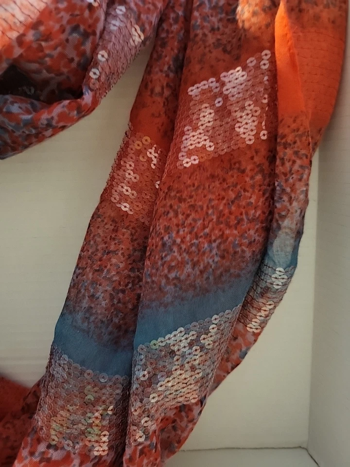 BCBGeneration Lentejuelas Infinito Bufanda Punch Rojo Foto 2 de 4