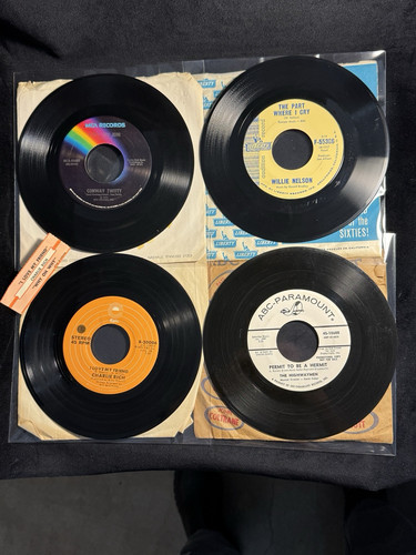 26 COUNTRY RECORDS - Premium Lot 45rpm 7” Vinyl Singles DOLLY/WILLIE/MERLE/etc!! - Picture 6 of 15