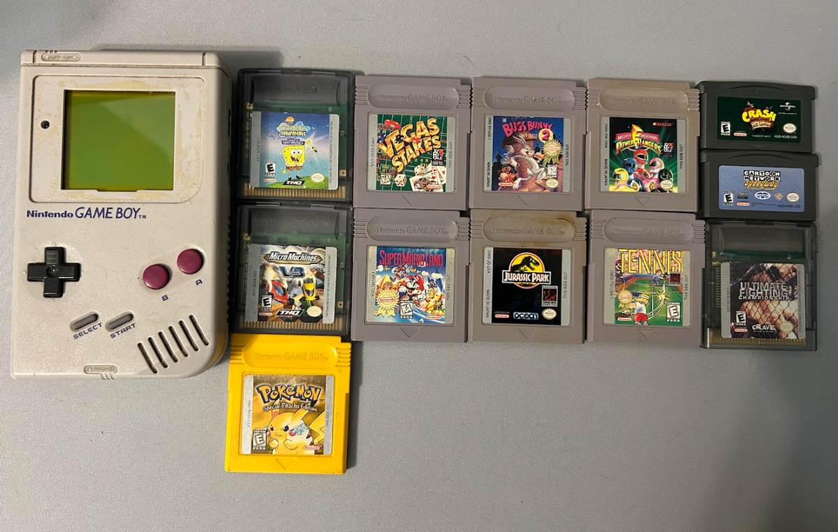 Nintendo Lot 31 Games Gameboy Pokemon Yellow, One Piece, Super