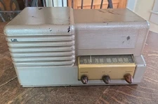 Rare Vintage Maguire Model 6L Machine Age Tabletop Tube Radio