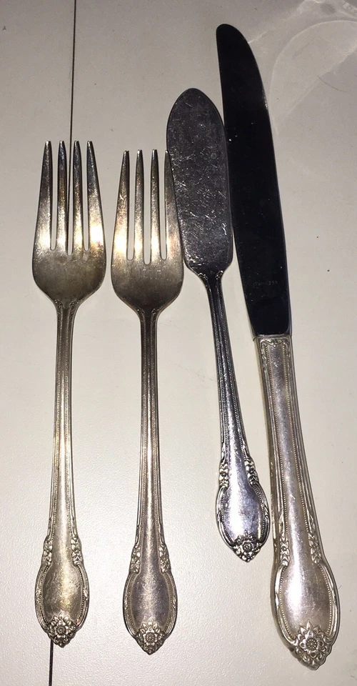 23 1847 Rogers Bros. Remembrance horquillas plateadas, cucharas cuchillos cucharón de bayas Foto 3 de 4