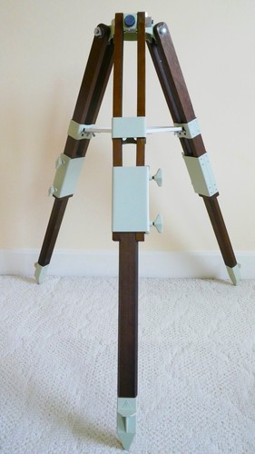 Takahashi FC-M Equatorial Mount Tripod with Mahogany Legs - Picture 6 of 20
