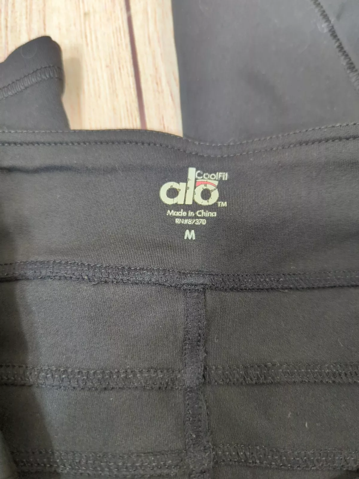 alo-yoga cool fit old style cropped capri leggings