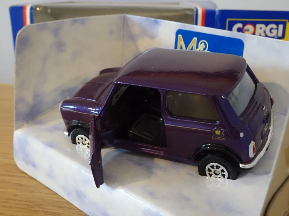 CORGI TOYS MINIAN ROVER MINI EQUINOX PURPLE CAR MODEL CODE 3 MN09 1:36 - Image 3 of 4