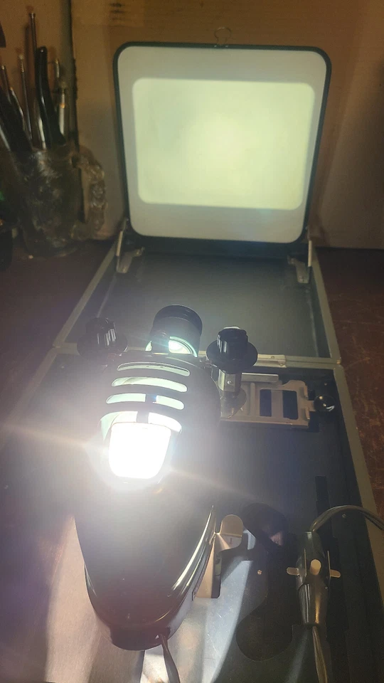 Fuji Birdie Kit Estuche Deslizante Portátil 35mm Proyector de Película Japón FUNCIONA De Colección Años 50’s Foto 3 de 4