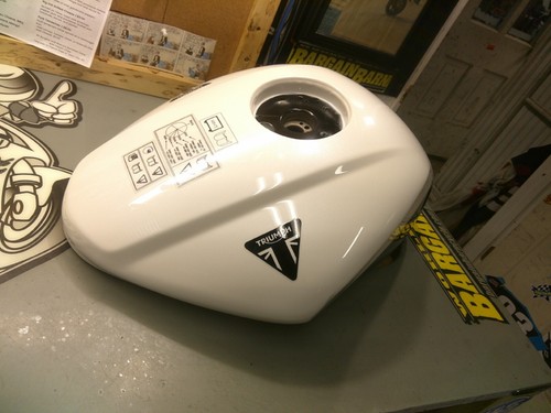 TRIUMPH SPEED TRIPLE 1200 RR PETROL FUEL TANK BLACK WHITE W/ GOLD PINSTRIPE 2023 - Picture 5 of 9