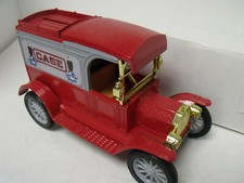 ERTL1:25 REPLICA FORD,1913 MODEL T VAN, BANK, CASE, EXCELLENT CONDITION,W/BOX