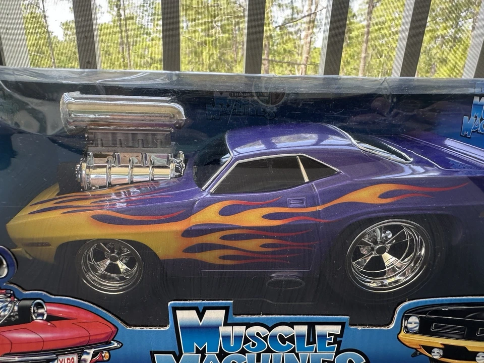 Muscle Machines Chrysler PT Cruiser 2000 USA Flag 1:18 Diecast Car. New.Open Box - Image 2 of 4