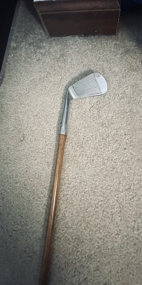 古董山核桃木杆 Tom Stewart Spade Mashie 高尔夫球杆 37 英寸 — 第 2/4 张图片