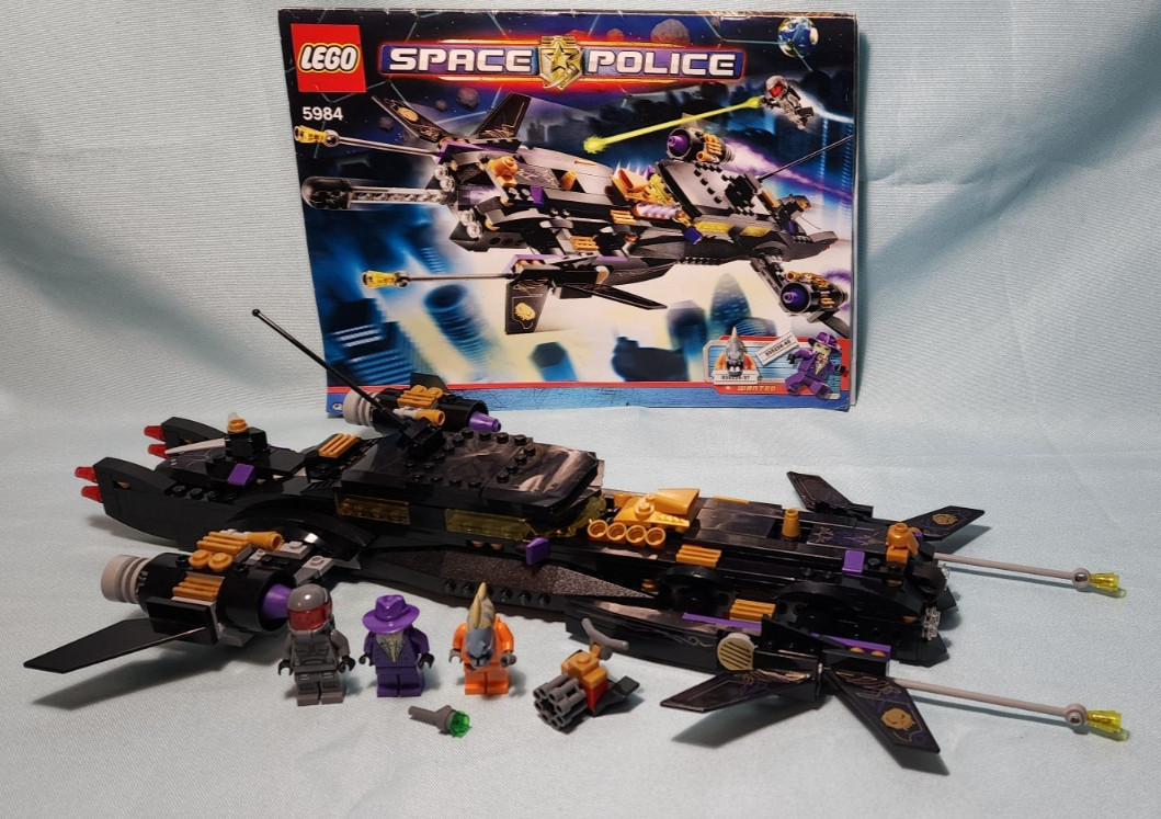 LEGO Space Police 5984 Lunar Limo complete with Minifigures & Instructions