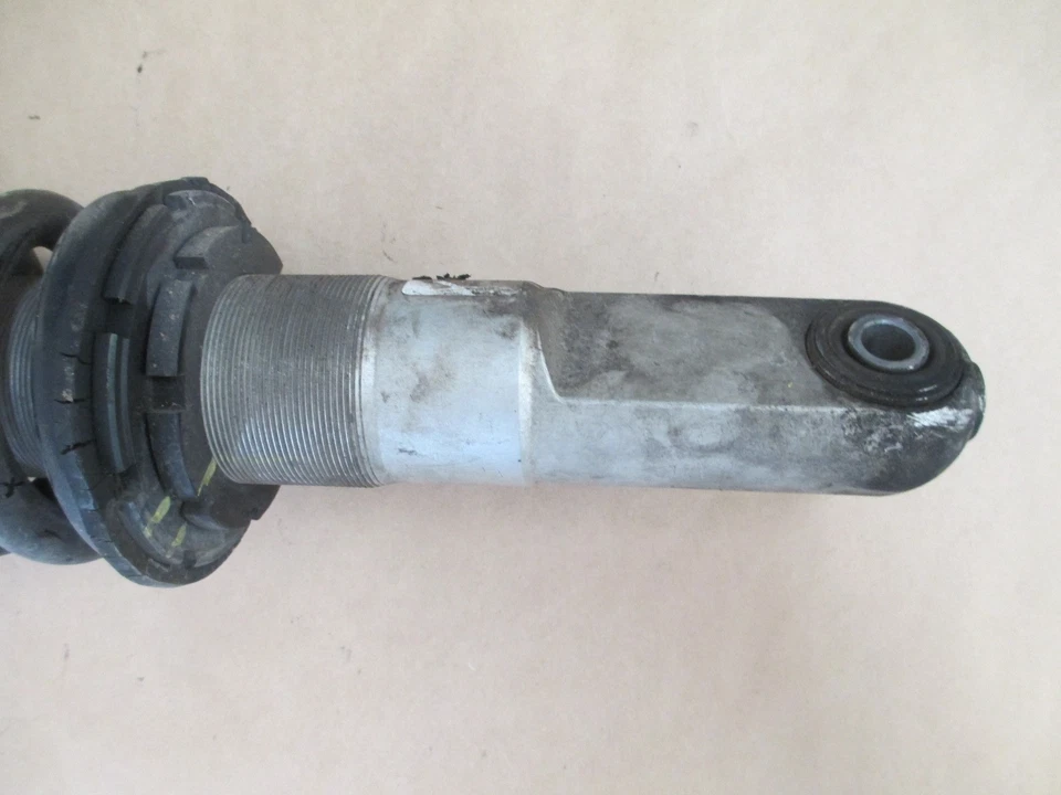 Ferrari 360 Rear Shock Absorber Has Spring # 174724 - Изображение 2 из 3