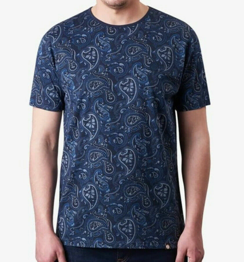 pretty green black paisley t shirt