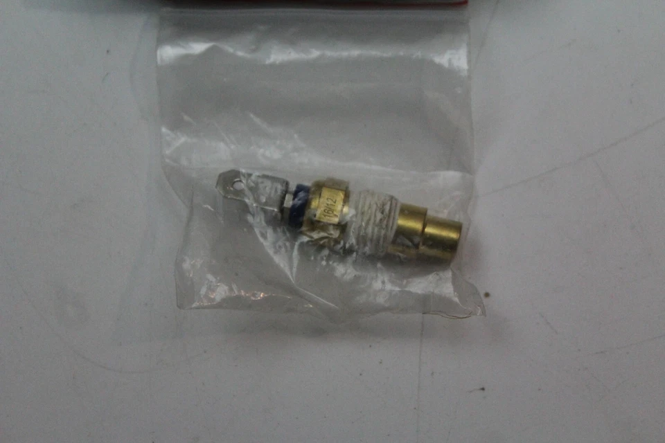 Standard Motor Products TS391 Temp Sender/Sensor NEW - Imagem 2 de 2