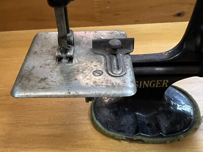The Singer Manfg Trade Mark Singer Sewing Machine 7 Inch Small | eBay