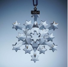 Ornamento annuale fiocco di