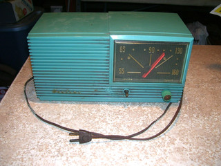 Vintage 1950's Montgomery Wards Turquoise Blue Airline Tube Radio
