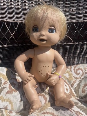 Hasbro 2006 Interactive Baby Alive Doll with Soft Face  WORKS