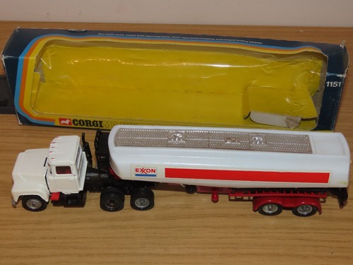 BX88: Corgi Toys Exxon Mack Tank Truck No 1151 - Picture 3 of 9