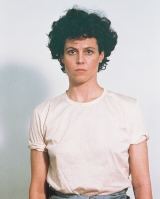 ALIENS SIGOURNEY WEAVER WHITE COM 11x14 inch Poster 
