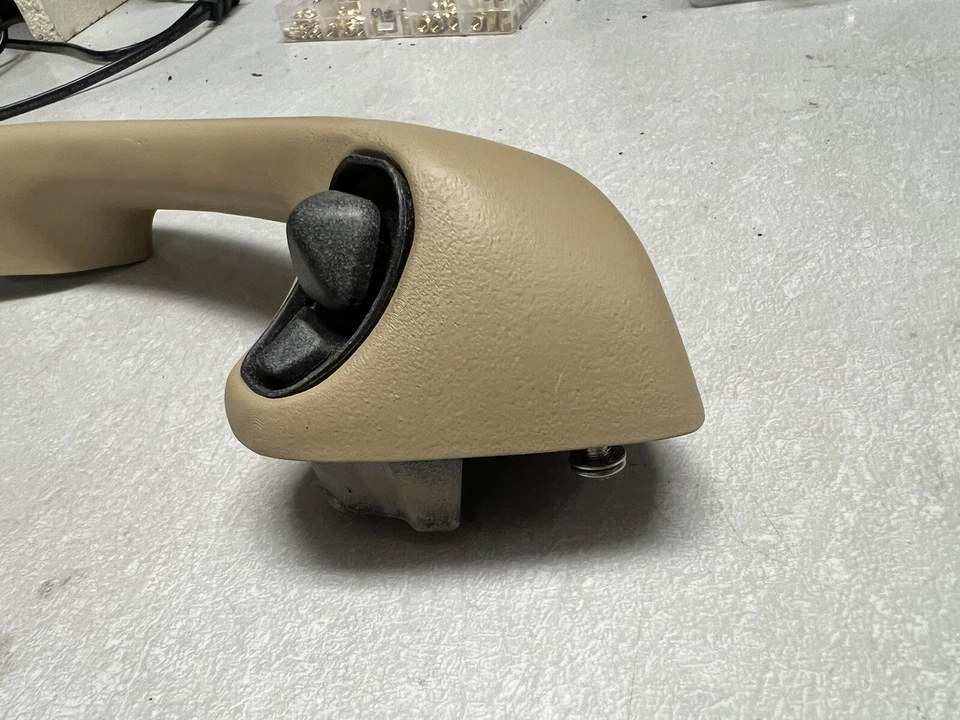 Manija de agarre de tracción bronceada para puerta interior BMW Z3 E36 de posventa lado derecho del pasajero Foto 4 de 4