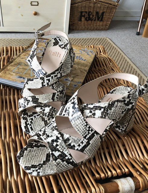 https://www.ebay.co.uk/p/18059890319