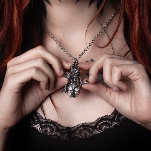 Alchemy Gothic Curse of the Undoll Pendant Medusa Snakes Wiccan Fine Pewter P982 - Picture 2 of 3
