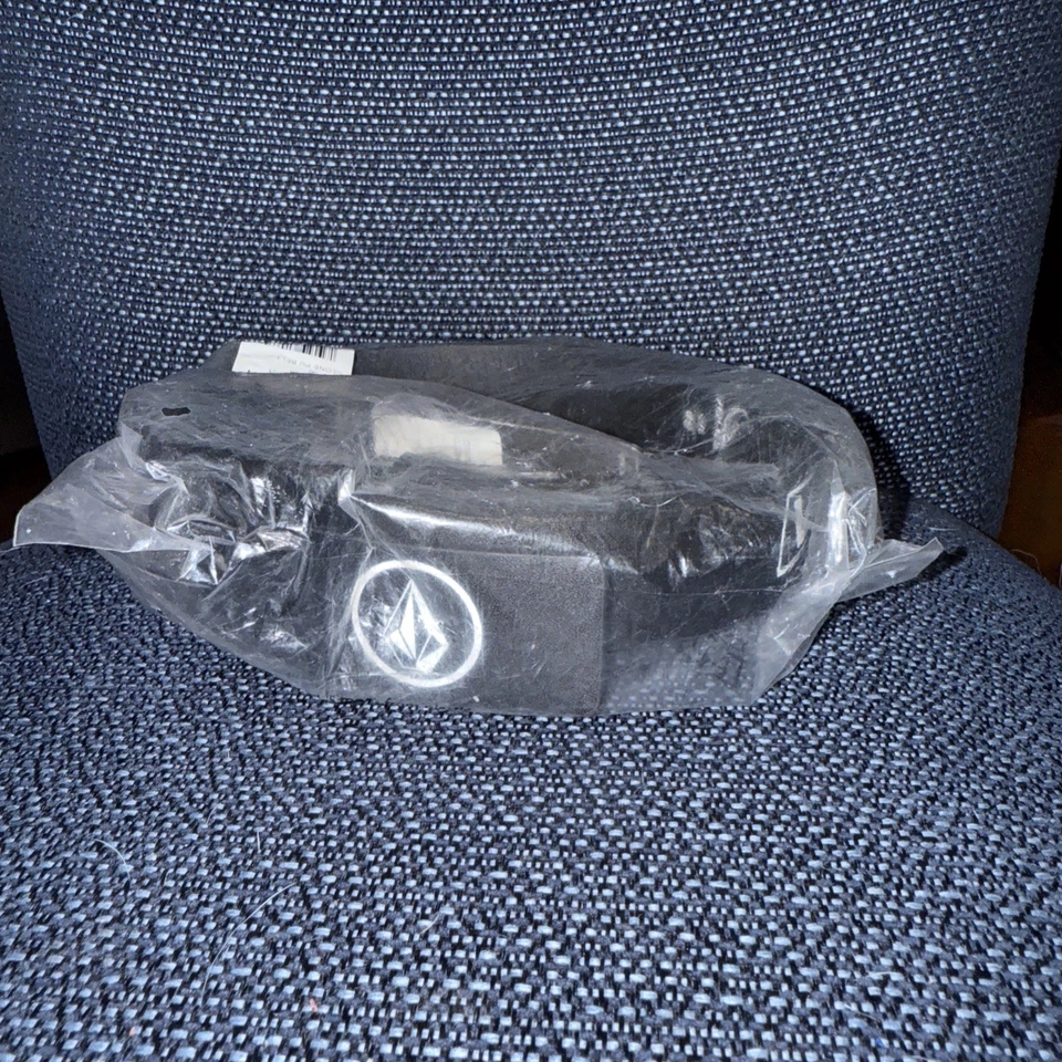 Cinturón de cuero PU negro para hombre VOLCOM con emblema y logotipo de piedra VOLCOM talla 36 Foto 2 de 3