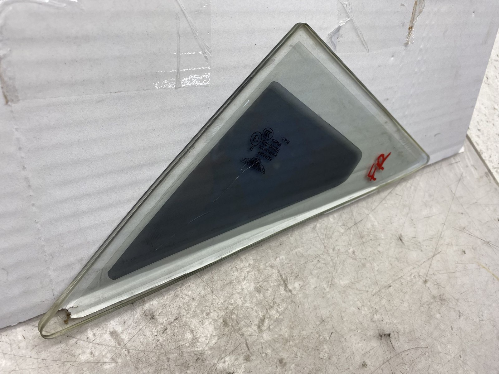 2011-2018 BENTLEY FLYING SPUR FRONT RIGHT QUATER WINDOW GLASS PANEL 43R-001001