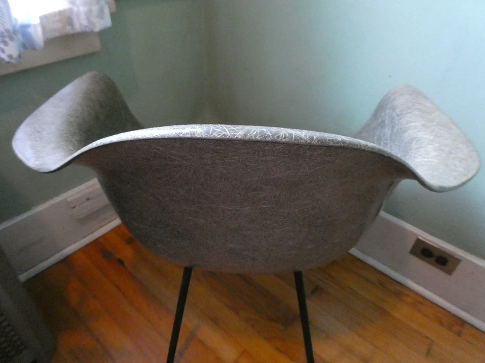 Silla de fibra de vidrio Herman Miller Co. borde de cuerdas grises. Moderno de mediados de siglo. Eames. Foto 3 de 4