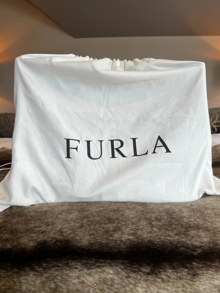 Cornflower blue spacious leather Furla Tote and matching purse with zipper. - Image 3 of 3