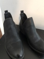 soludos venetian mid heel bootie