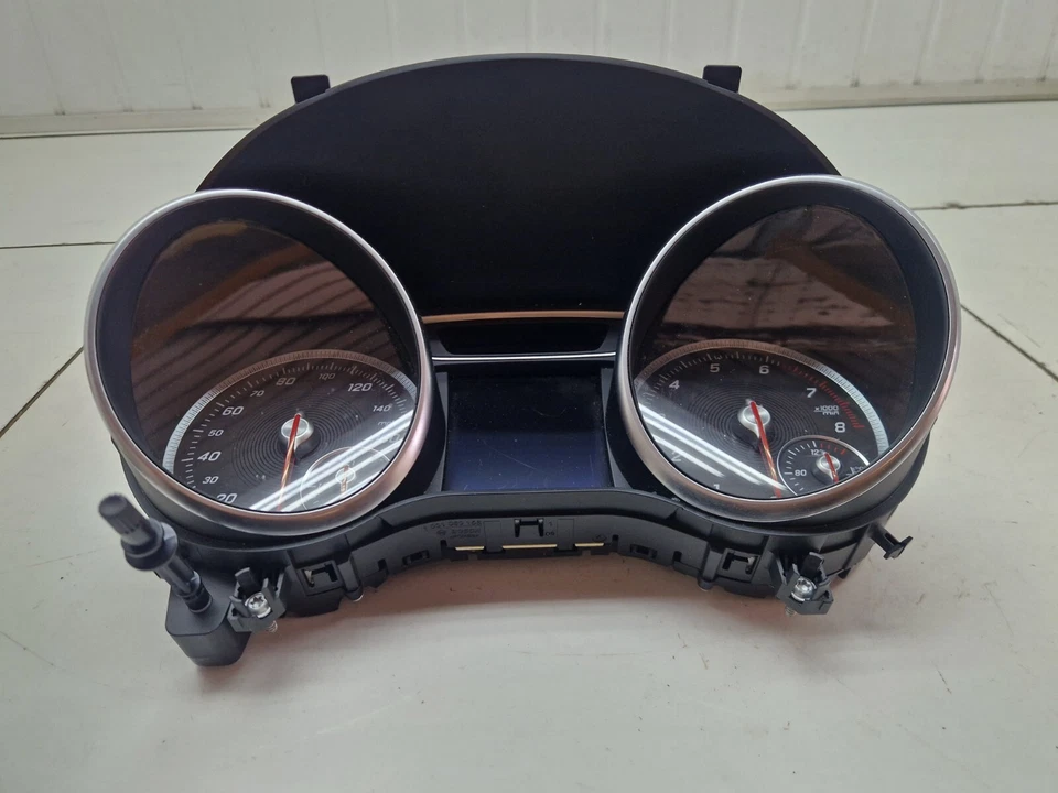 Mercedes GLA Class X156 1.6 Petrol Speedometer Instrument Cluster A1569001404 - Image 2 of 4