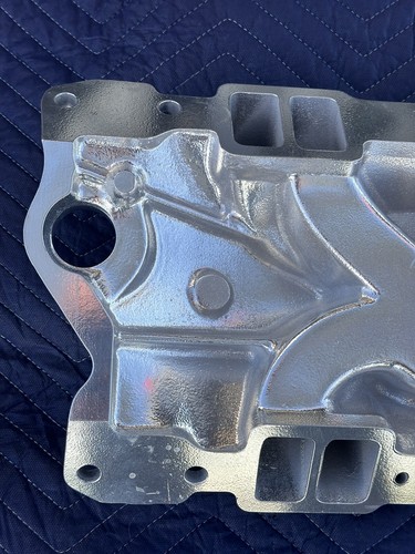 Edelbrock 2701 Performer EPS Intake Manifold - Polished Finish - Bild 7 von 7