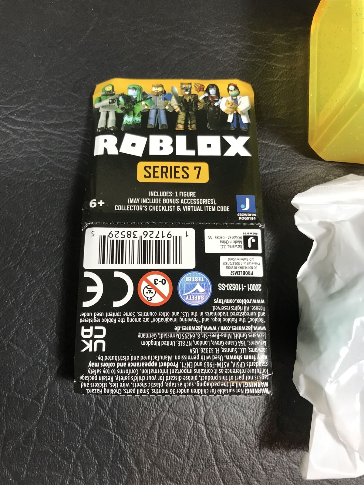 Roblox Series 7 Yellow Celebrity Royal Ballet Academy Aurora Figure & Code