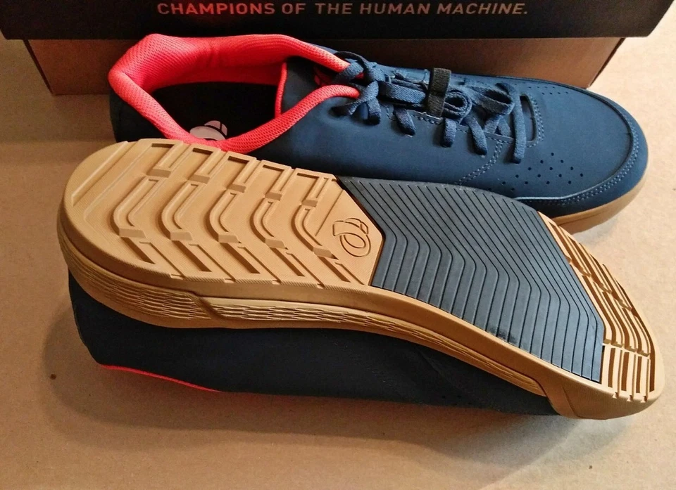 Pearl Izumi X-Alp Flow Flat Pedal Mountain Bike Shoes US 12.5 EU 47 Laces - Image 2 of 3