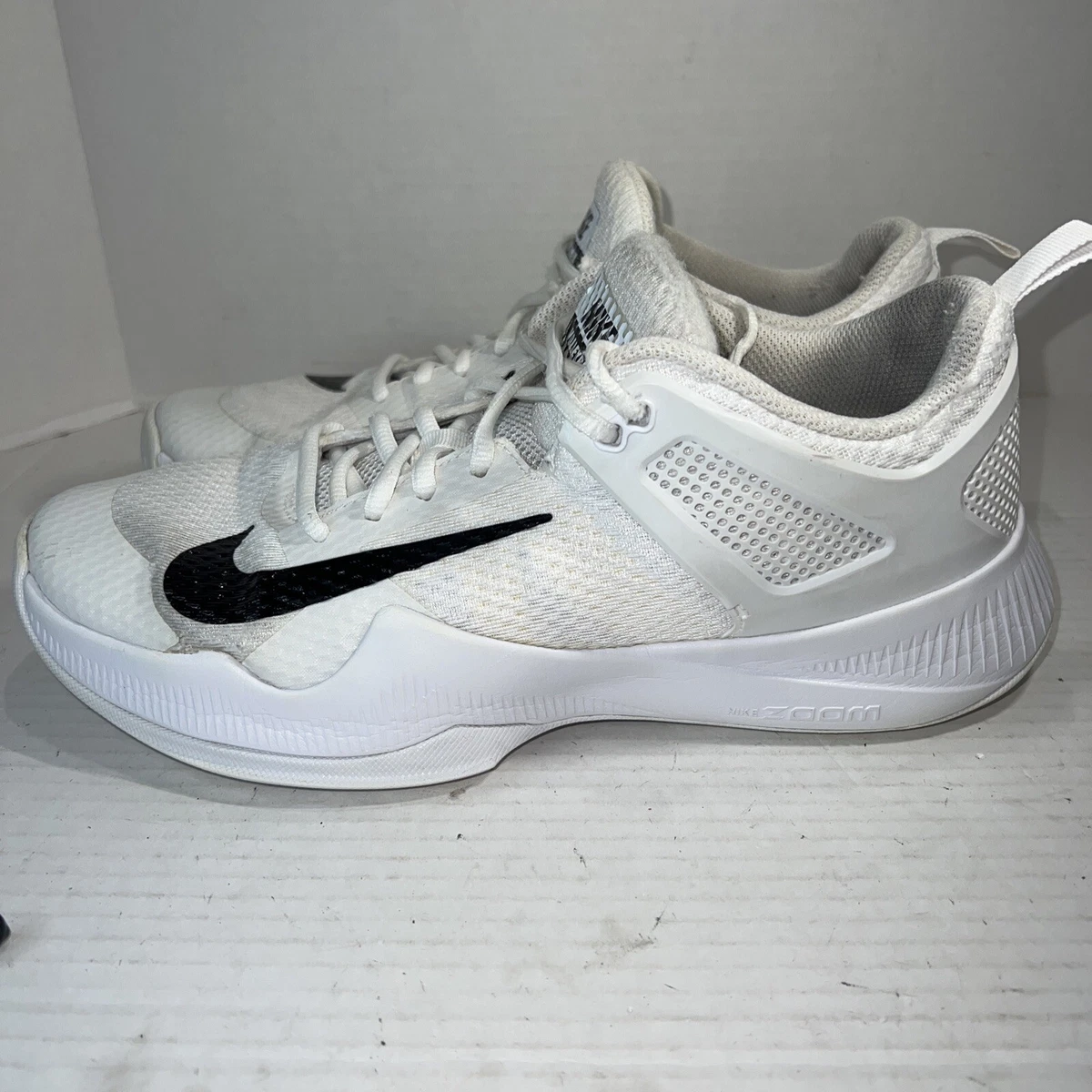White nike volleyball clearance shoes size 10