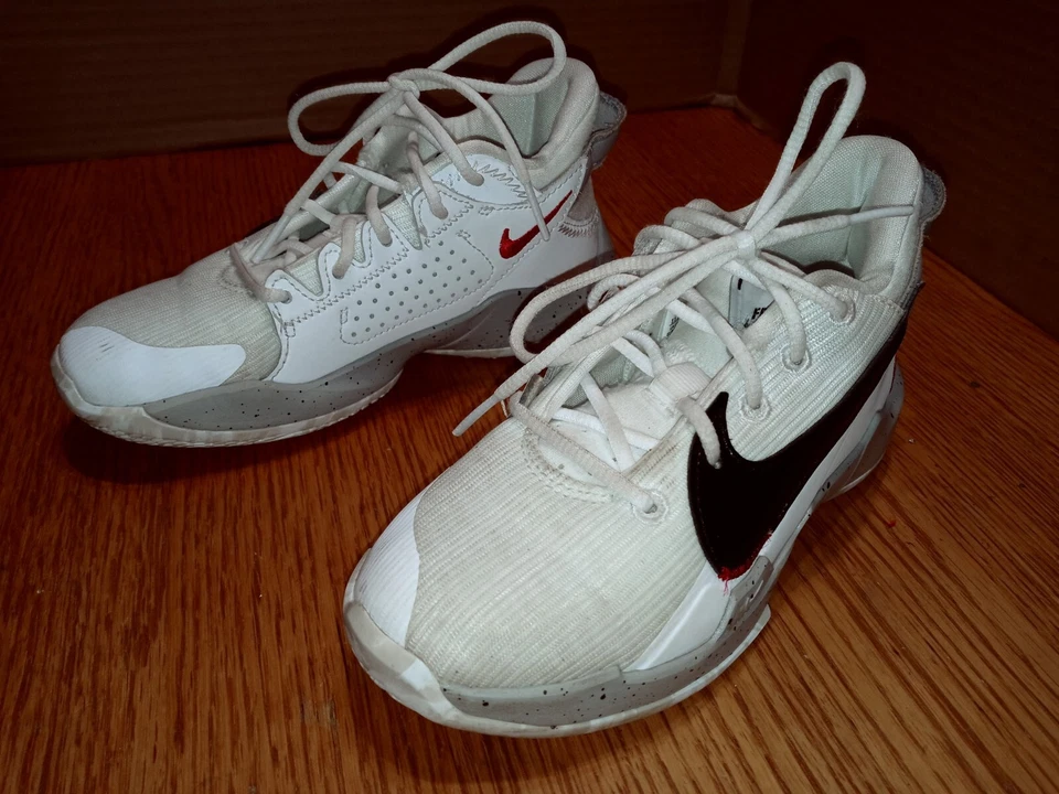 Children's Nike Zoom Freak 2 White/Black / Gray Sneakers Shoes, Size 11.5C - Image 3 of 4