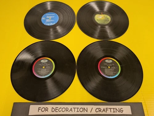 FOR DECOR: LOT OF 4 BEATLES VINYL RECORDS Sgt Pepper -Mystery -Blue - White