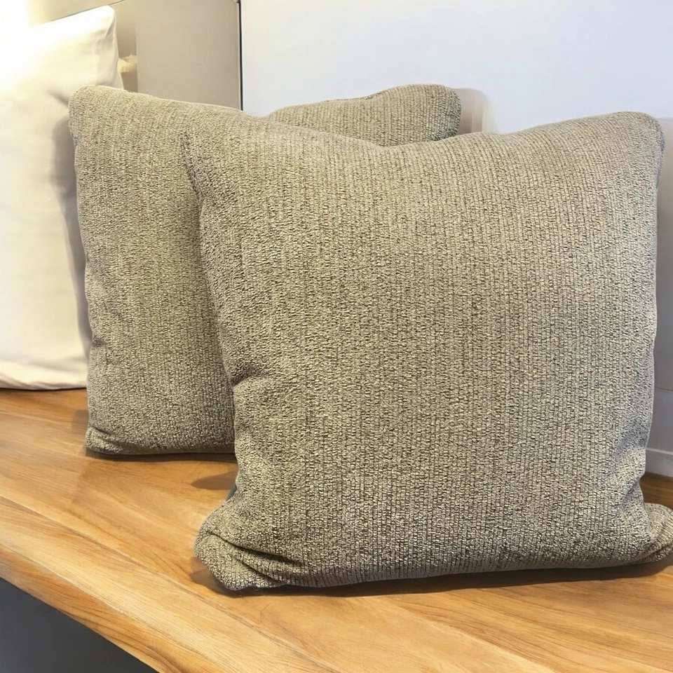 VTG Pair Of Custom Made  16” Down Fill THROW PILLOWS -Zippered Covers Quality - Image 3 of 4